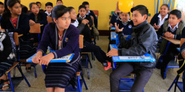 Miles de estudiantes han sido parte del programa de becas de inglés. /Foto: DCA