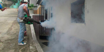 Salud desarrolla jornadas de fumigación para la prevención del dengue. /Foto: DCA