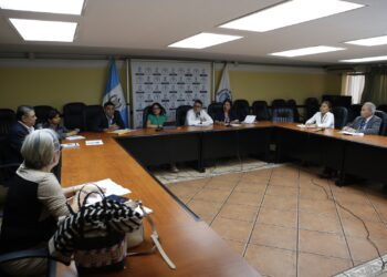 Mesa de diálogo sobre el cambio climático. /Foto: MSPAS.