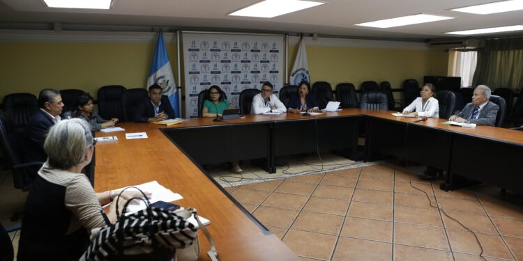 Mesa de diálogo sobre el cambio climático. /Foto: MSPAS.