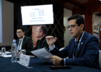 Delegados del binomio electo en la Secretaría Privada de la Presidencia. / Foto: Noé Pérez.