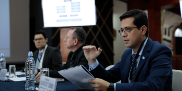 Delegados del binomio electo en la Secretaría Privada de la Presidencia. / Foto: Noé Pérez.