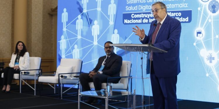 Ministro Francisco coma participa en elSegundo Taller de Sistemas de Formación y Salud Digital en Guatemala. /Foto: MSPAS