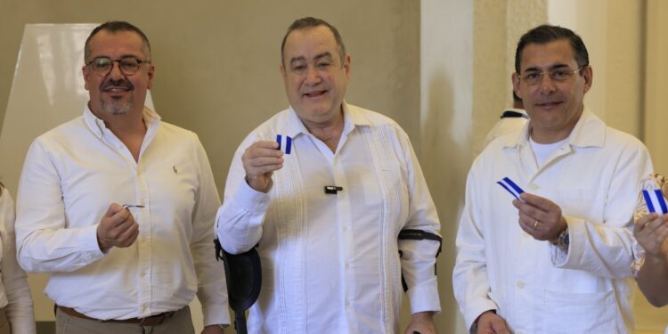 Presidente durante la entrega del museo Caracol del Tiempo en El Asintal, Retalhuleu. /Foto: Gilber García
