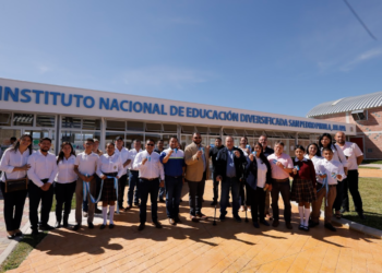 Presidente participó en el corte de cinta del centro educativo. / Foto: Gilber García.