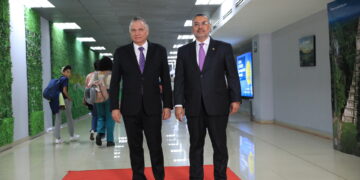 Canciller de Costa Rica, Arnoldo André Tinoco (Izquierda) y vicecanciller de Guatemala, Geovani Castillo (derecha). /Foto: Carlos Jacinto.