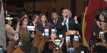 Binomio presidencial en su encuentro con autoridades de pueblos originarios. / Foto: Gobierno de Guatemala.