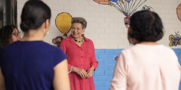 Primera dama, Lucrecia Peinado, en Centro de Educación Especial Alida España de Arana. /Foto: Gilber García.