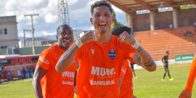 Achuapa baila a Municipal en el Winston Pineda