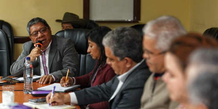 Salubristas se reúnen para dialogar sobre el servicio a la población. /Foto: MSPAS