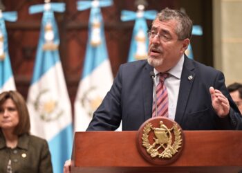 El jefe del Ejecutivo ofreció una conferencia de prensa en el Palacio Nacional de la Cultura. /Foto: Gobierno de Guatemala.