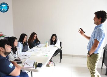 Fortalecen capacidades del personal del Departamento de Fisiatría del Hospital de Totonicapán