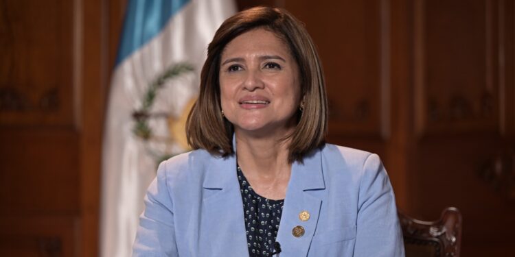 Vicepresidenta Karin Herrera durante entrevista con DNews. / Foto: Álvaro Interiano.