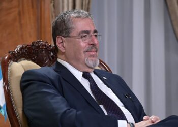 Bernardo Arévalo aboga por el rescate institucional