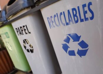 "Contribuyamos activamente a reducir, reciclar y reutilizar para construir un futuro más limpio y sostenible".// Foto: DCA.
