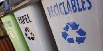 "Contribuyamos activamente a reducir, reciclar y reutilizar para construir un futuro más limpio y sostenible".// Foto: DCA.