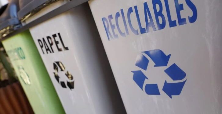 "Contribuyamos activamente a reducir, reciclar y reutilizar para construir un futuro más limpio y sostenible".// Foto: DCA.