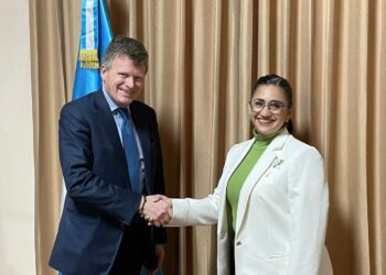 Ministro del Reino Unido refrenda compromiso con Guatemala. /Foto: MARN