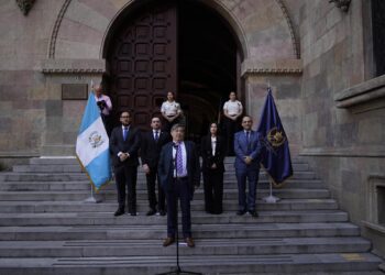 Ministro de Gobernación presenta su equipo de trabajo