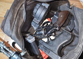 Según investigaciones, inmueble allanado en barrio El Gallito albergaba un verdadero arsenal. / Foto: PNC.