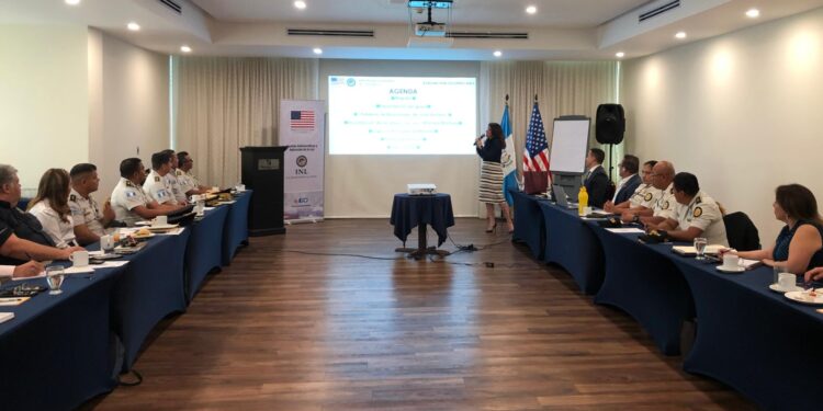 Las autoridades destacaron la creación de nuevos contenidos académicos orientados a mejorar la atención ciudadana. / Foto: Mingob.