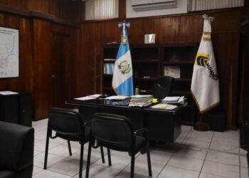 Descubren micrófonos en despacho de Caminos