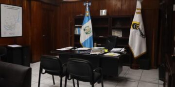 Descubren micrófonos en despacho de Caminos