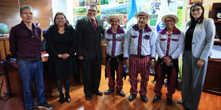 Encuentro entre el ministro Maynor Estrada y productores de Huehuetenango