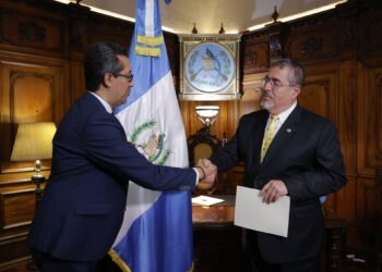 Jonathan Menkos Zeissig juramentado para estar al frente del Minfin