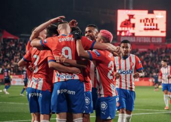 Dovbyk mantiene al Girona en el liderato y agrava la crisis del Sevilla