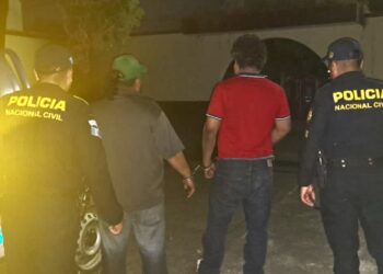 Piloto y ayudante detenidos por traslado irregular de 67 migrantes