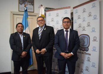 Maynor Estrada titular del MAGA asume como presidente del Inab y director del Fondo de Tierras