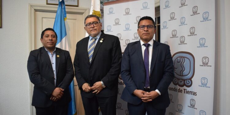 Maynor Estrada titular del MAGA asume como presidente del Inab y director del Fondo de Tierras