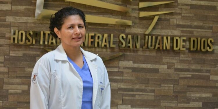 Erika Pérez asume la dirección del Hospital General San Juan de Dios