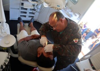 La presencia militar en este contexto refuerza la idea de un compromiso social más amplio. / Foto: Ejército de Guatemala.