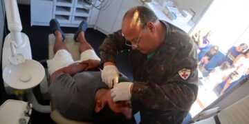 La presencia militar en este contexto refuerza la idea de un compromiso social más amplio. / Foto: Ejército de Guatemala.