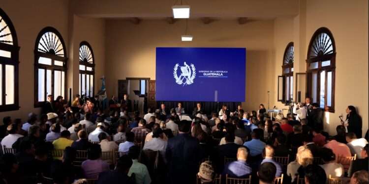 Gobierno reafirma seguir una ruta del diálogo con los gobiernos locales. / Foto: Noé Pérez, Dickens Zamora y Gilber García.