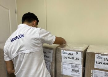 Guatemala envía primer lote de cartillas para emisión de pasaportes en el exterior