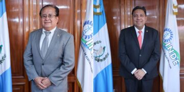 Ministro Ventura (izquierda) y secretario Mendoza (derecha). /Foto: INDE