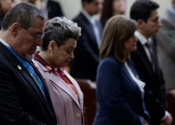 Presidente Bernardo Arévalo y vicepresidenta Karin Herrera en ceremonia interdenominacional. / Foto: Dickéns Zamora.
