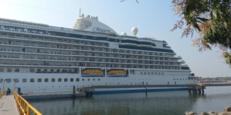 Migración agiliza más de mil controles migratorios de turistas que ingresaron en dos cruceros