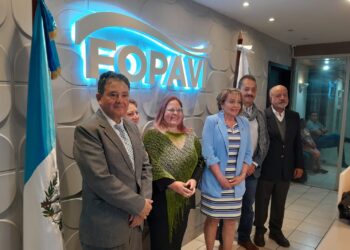Ministra de Comunicaciones visitó las instalaciones de Fopavi. / Foto: AGN.