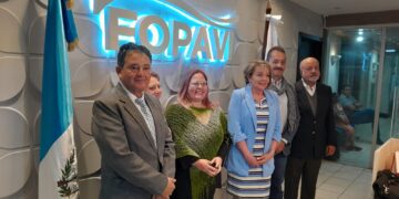 Ministra de Comunicaciones visitó las instalaciones de Fopavi. / Foto: AGN.