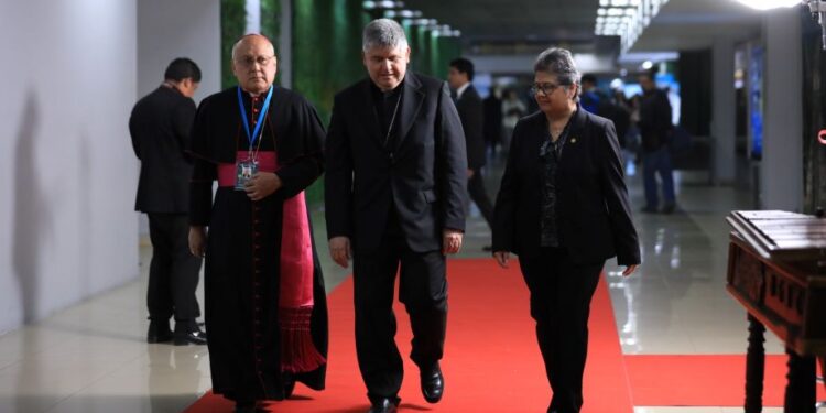 Delegados del Vaticano, Bulgaria y Portugal llegan a Guatemala