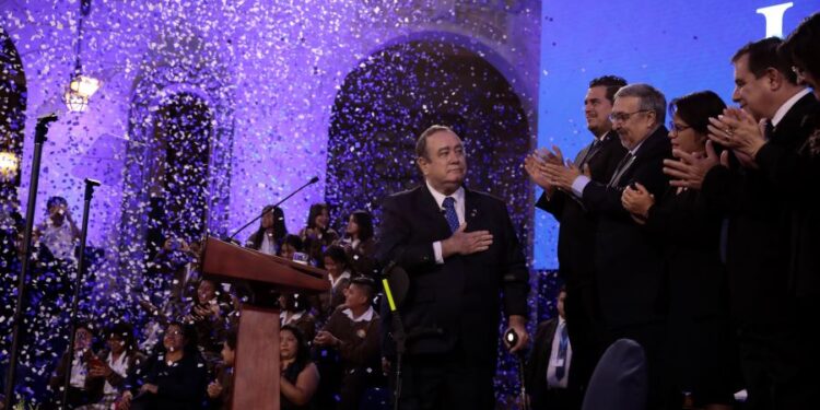 Jefe del Ejecutivo agradece a guatemaltecos y a quienes lo acompañaron en su gobierno