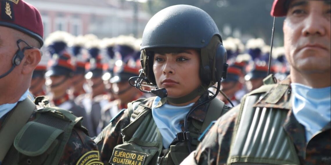Presidente Arévalo reconoce aportes de la mujer en las fuerzas armadas ...
