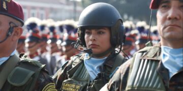 Presidente Arévalo reconoce aportes de la mujer en las fuerzas armadas. / Foto: Dickéns Zamora y Alvaro Interiano.