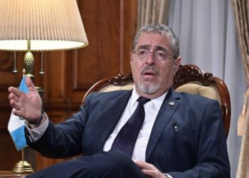 Gobernante Arévalo: “Lo más urgente es el combate de la corrupción, pero lo más importante es el desarrollo”