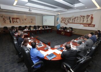 Presidente Bernardo Arévalo y vicepresidenta Karin Herrera presidiendo el primer gabinete de gobierno. / Foto: Gobierno de Guatemala.