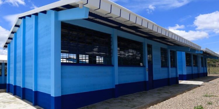 El presidente reitera su compromiso de trabajar a beneficio de la población educativa con el objetivo de formar dignamente su futuro.// Foto: DCA.